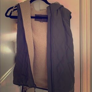 Eddie Bauer green vest
